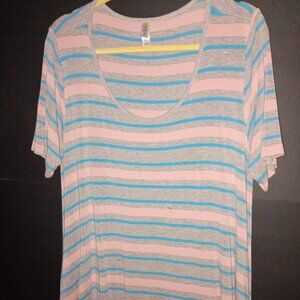 Lularoe Gigi tee baby blue and pastel pink size large good condition